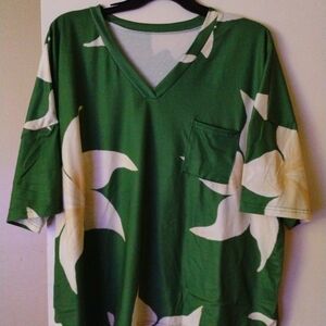 Emery Rose Green and White V-Neck Shirt Short Sleeves Plus Size 4X